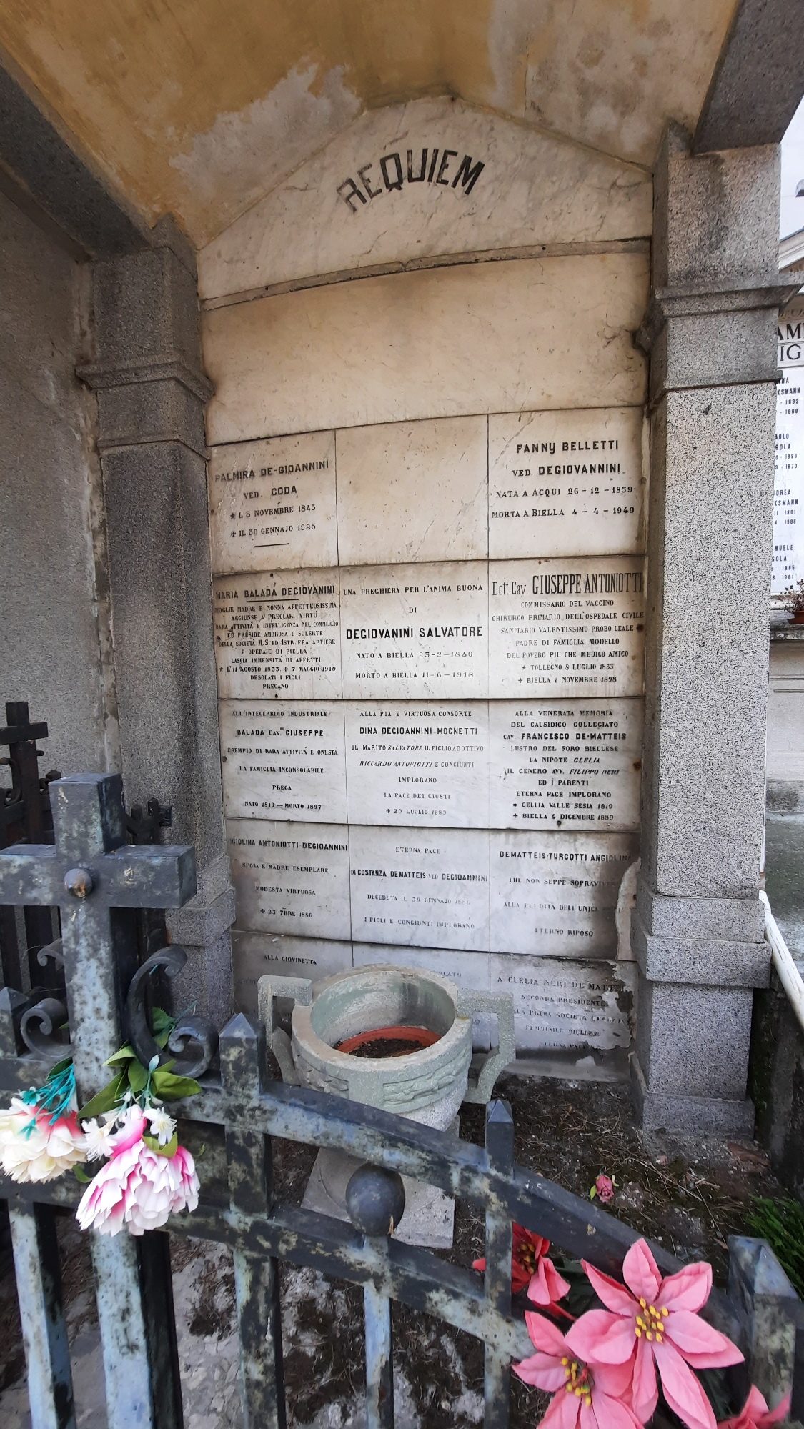Giuseppe%20Antoniotti%27s%20tomb%2C%20Biella%20-%2002.jpg